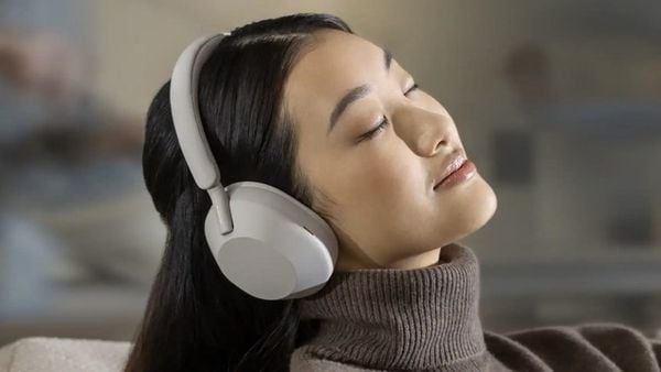 These are the 5 best active noise canceling headphones of 2022