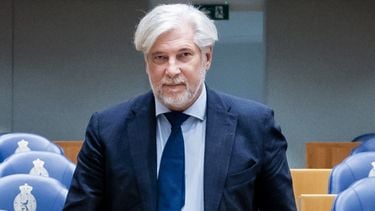 Dit verdient Peter Oskam, dubieus griffier van de Tweede Kamer