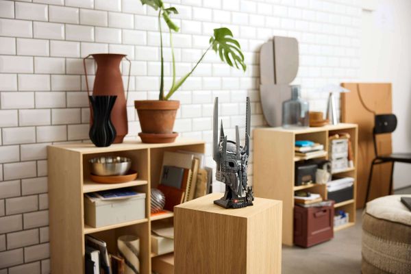 LEGO Icons 11373 Sauron's Helmet lord of the rings 2