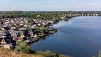 Dit vakantiehuis aan het water kost 3 ton en permanent wonen mag