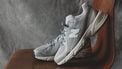 New Balance dropt dé dad-shoes à €120 in Grey Days 2026-kleur