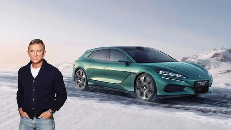 Daniel Craig James Bond Denza BYD