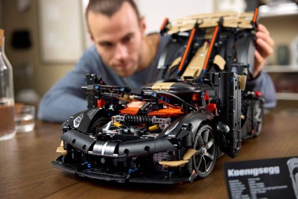 LEGO 42232 Koenigsegg Sadair’s Spear Megacar 3
