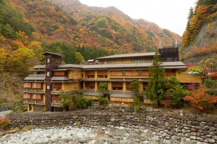 oudste hotel ter wereld, kosten, overnachting, bad