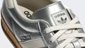 Adidas dropt zilveren Gazelle-sneakers die ogen als Prada-collab