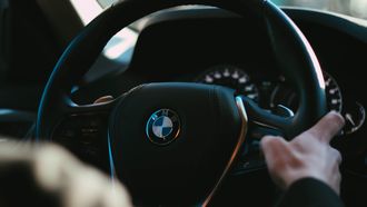 BMW-rijders betalen meer premie voor hun autoverzekering.