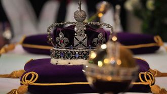imperial state crown, wat kost de kroon, koning charles, queen elizabeth