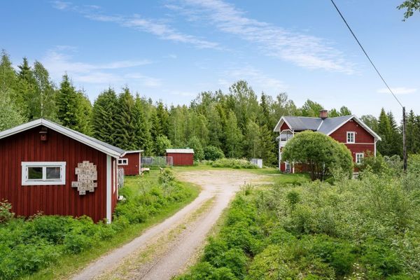 villa met boerderij en b&b in zweden te koop voor 2 ton moestuin b&b bijgebouwen