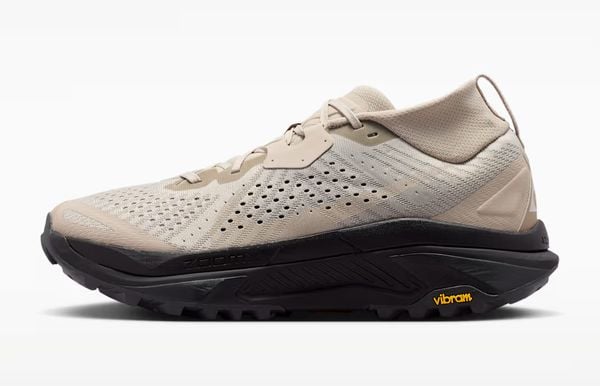 Nike ACG Zegama Trail nieuwe hike sneakers wandelschoenen beige zwart