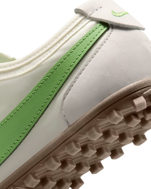 nike moon shoe Sail and Chlorophyll II0407-102 eerste sneakers ooit nieuwe colorways 1