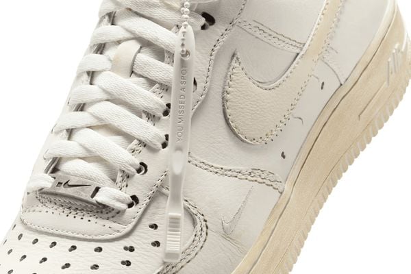Nike Air Force Dirty Triple white schoner 555