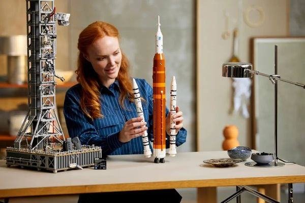 LEGO-lanceert-grootste-NASA-set-ooit-en-je-krijgt-er-een-cadeau-bij-artemis-lanceerprogramma-1