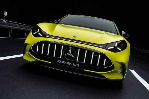 Mercedes-AMG GT Coupé vierdeurs elektrische auto brullende v8-motor benzine