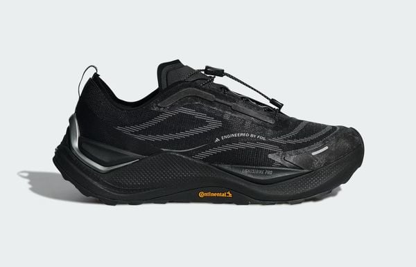 adidas HOLO_PEAK_Schoenen_Zwart_KI1520_01_00_trail sneakers