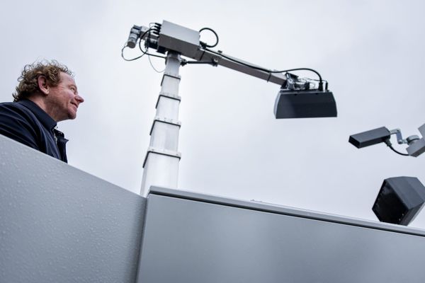 focusflitser flitspaal politie smartphone telefoon appen bellen 430 euro boete bekeuring
