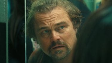 DiCaprio overtreft als paranoïde stoner al zijn films, zelfs Titanic