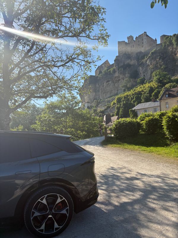 review zeekr 7x privilege vakantie gezinsauto elektrische auto snel laden laadpaal