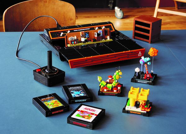 LEGO Icons 10306 Atari 2600 LEGO's nieuwe nostalgische gameconsole is duurder dan een Nintendo Switch Lite